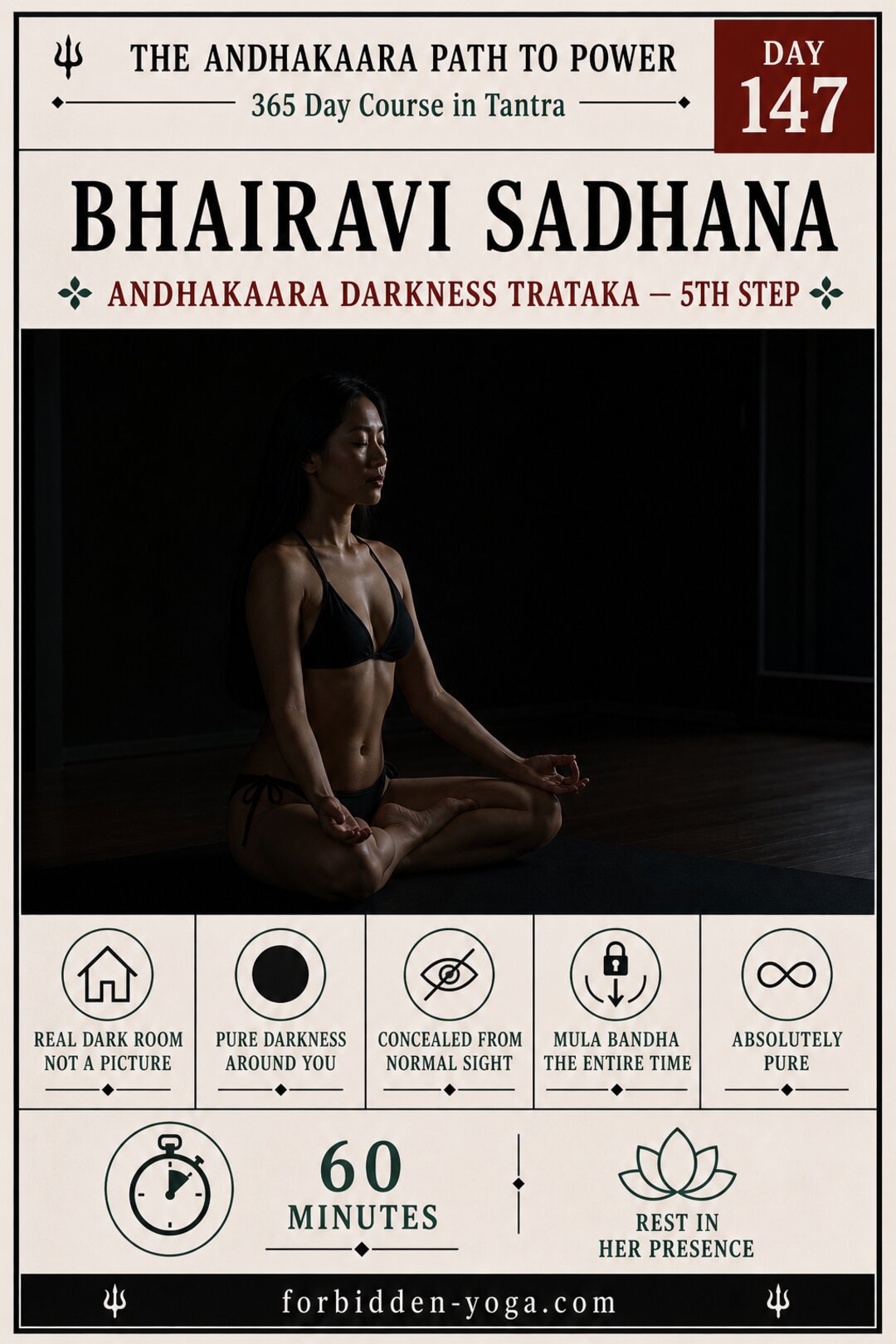 Bhairavi-Sādhana, fünfte Stufe: eine Praktizierende sitzt mit offenen Augen im vollständig dunklen Raum, das reine Dunkel um sie