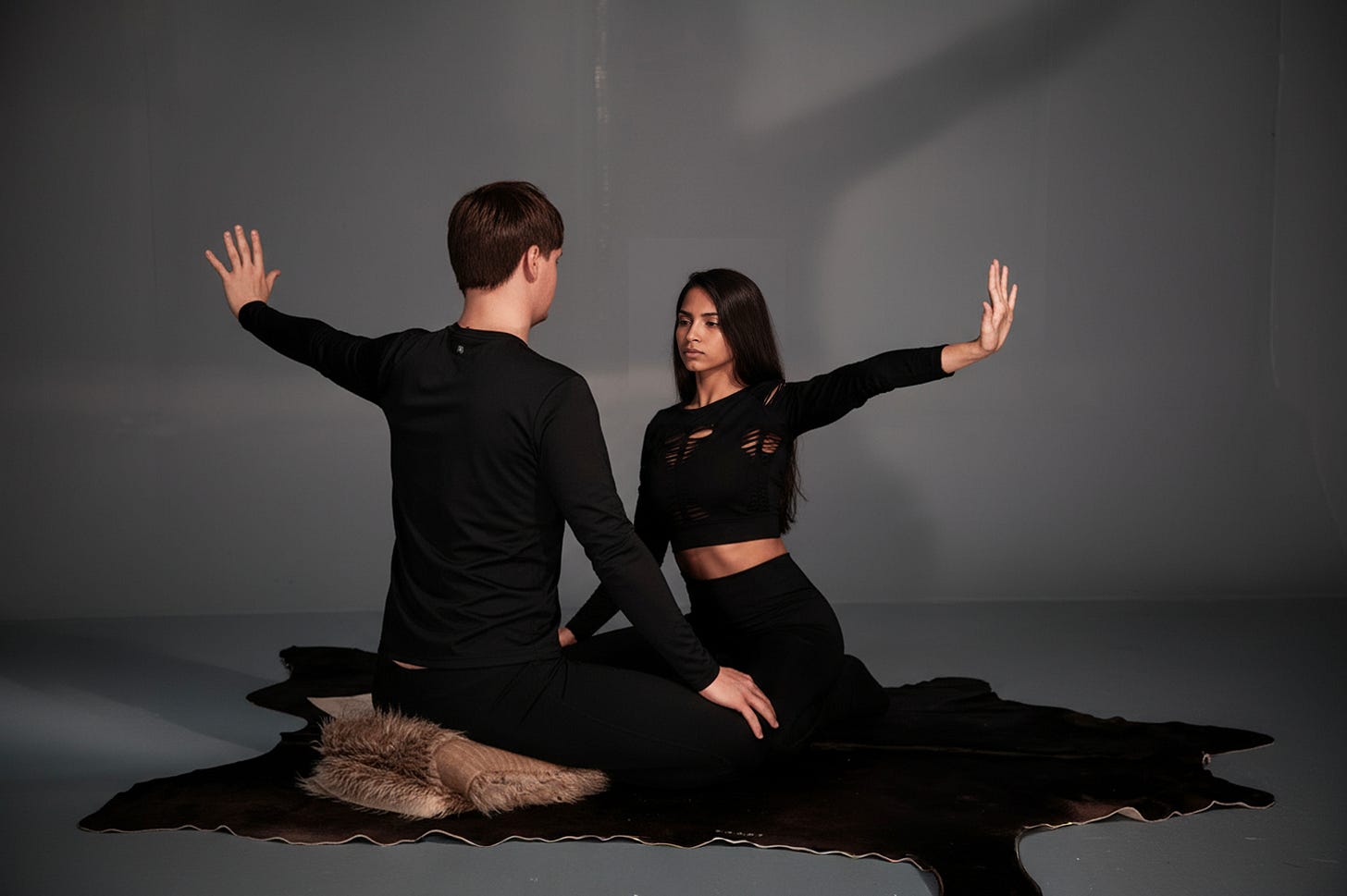 Spiritual ceremony at tantra yoga retreat for couples breathwork